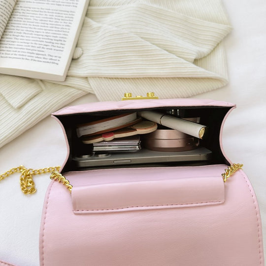 Damen Handtasche mit elegantem Steppmuster und goldenen Akzenten Nord Taschen