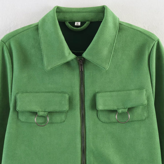 Damen Kurz geschnittene Velours‑Optik Jacke mit Brusttaschen und Reißverschluss Nord Taschen