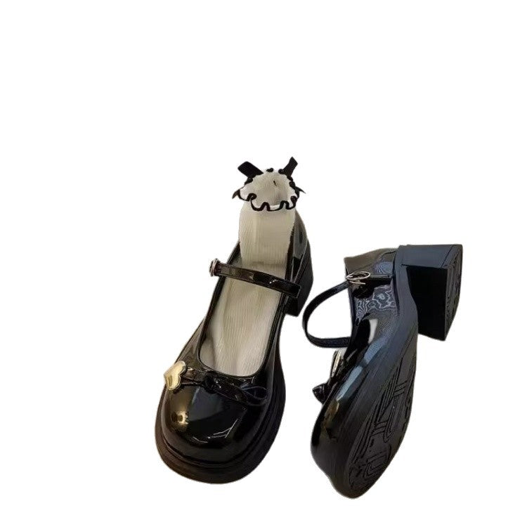 Damen Süße Mary Jane Schuhe mit herzförmigem Detail und dekorativem Rüschensocke
