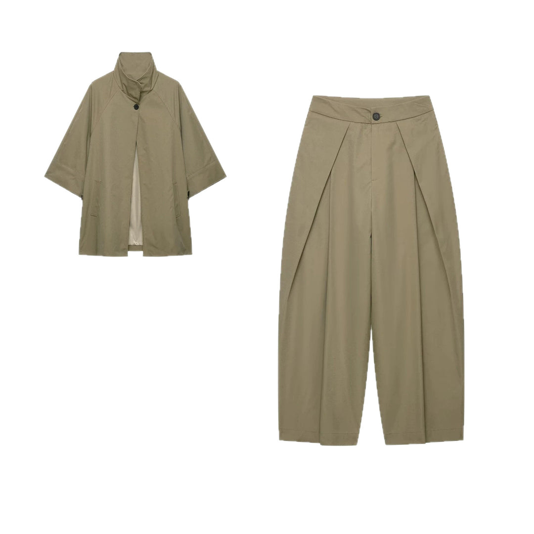 Damen Zweiteiler Kurzcape-Jacke mit Stehkragen und hochtaillierter Plissee-Culotte Nord Taschen