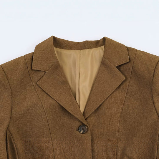 Damen Taillierter Kurzblazer mit Wiener Nähten, durchgehender Knopfleiste und Pattentaschen Nord Taschen