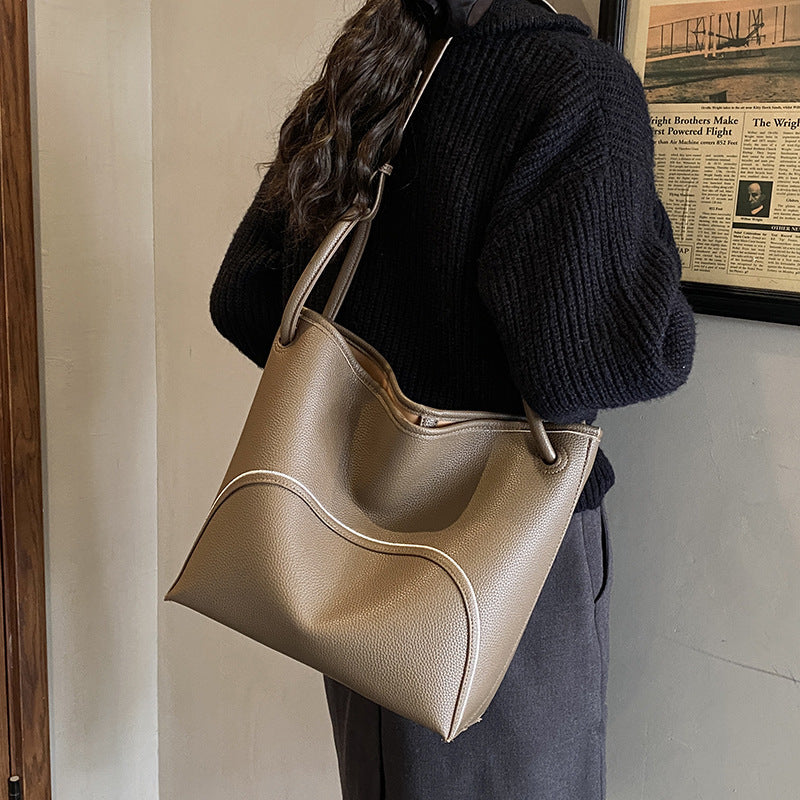 Damen praktische Schultertasche mit strukturiertem Leder Nord Taschen