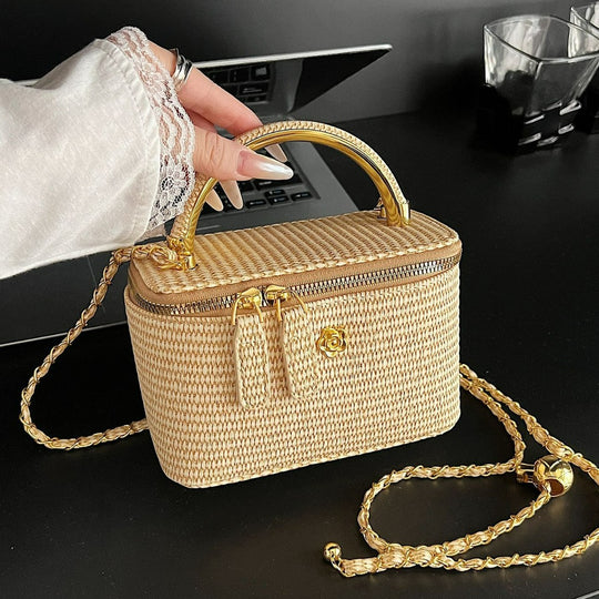 Damen modische Handtasche im strukturierten Design mit goldenen Akzenten Nord Taschen