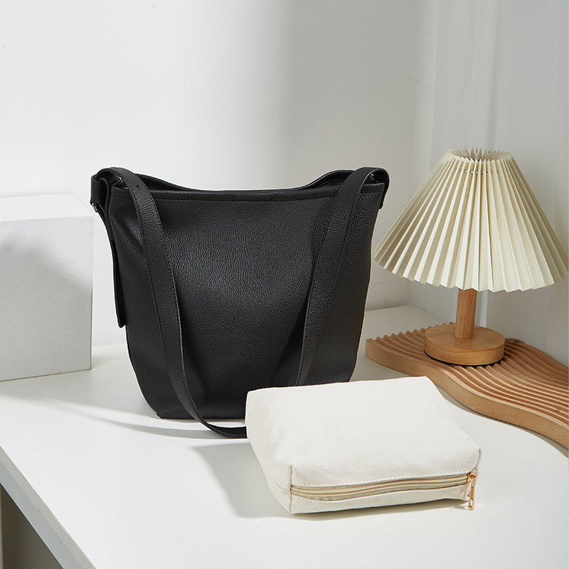 Damen Hobo-Tasche aus hochwertigem Kunstleder mit praktischem Innenfach Nord Taschen
