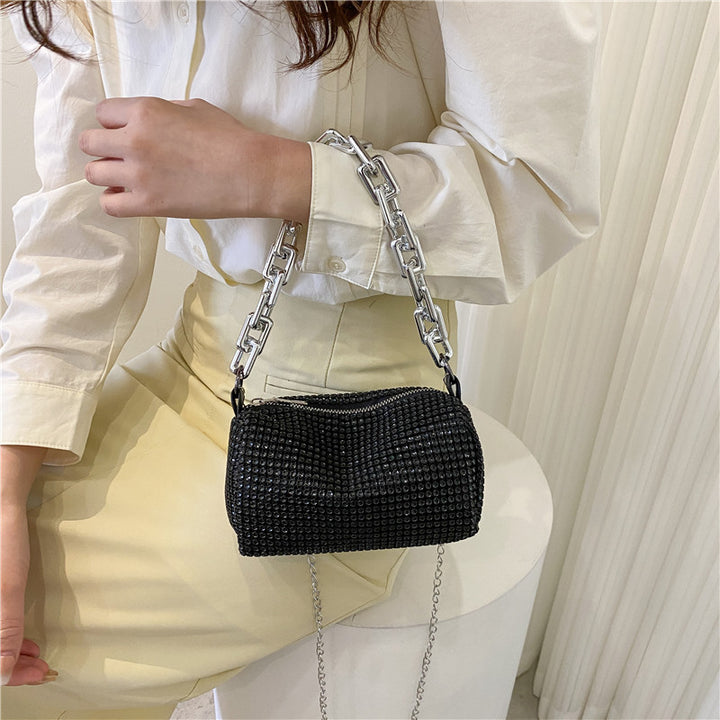 Damen Glamouröse Clutch mit Kettenakzent Nord Taschen