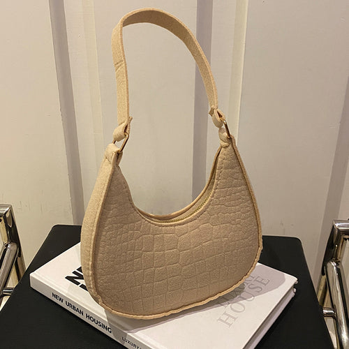 Damen Umhängetasche mit strukturiertem Lederlook und goldenen Akzenten Nord Taschen