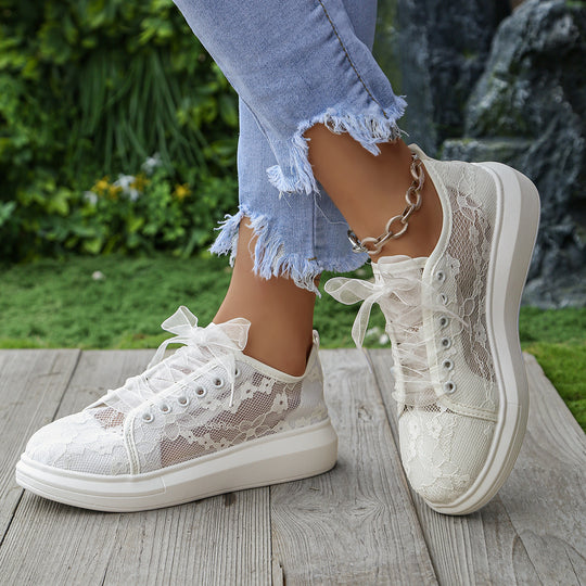 Damen Plateau-Sneaker mit Spitzen-Overlay und transparenten Organzabändern Nord Taschen