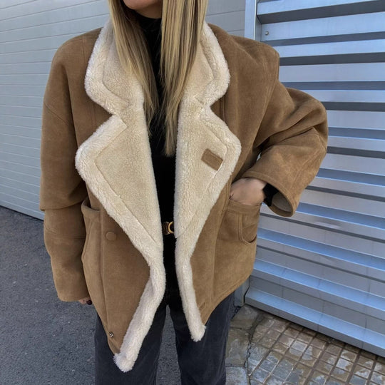 Damen Oversized Kurzjacke aus Wildlederoptik mit Teddyfutter und großem Reverskragen Nord Taschen