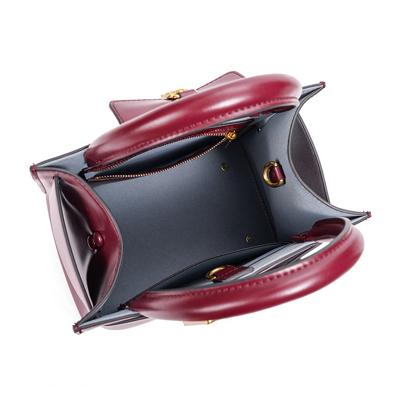 Damen Designer Handtasche mit markantem Schnallenverschluss Nord Taschen