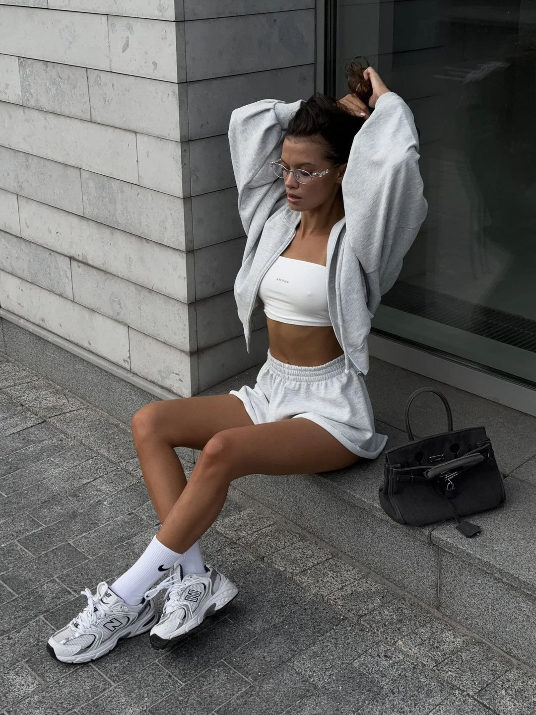 Damen oversized Cropped-Zip-Hoodie mit voluminösen Ballonärmeln und elastischer High‑Waist Loungeboxer-Shorts Nord Taschen