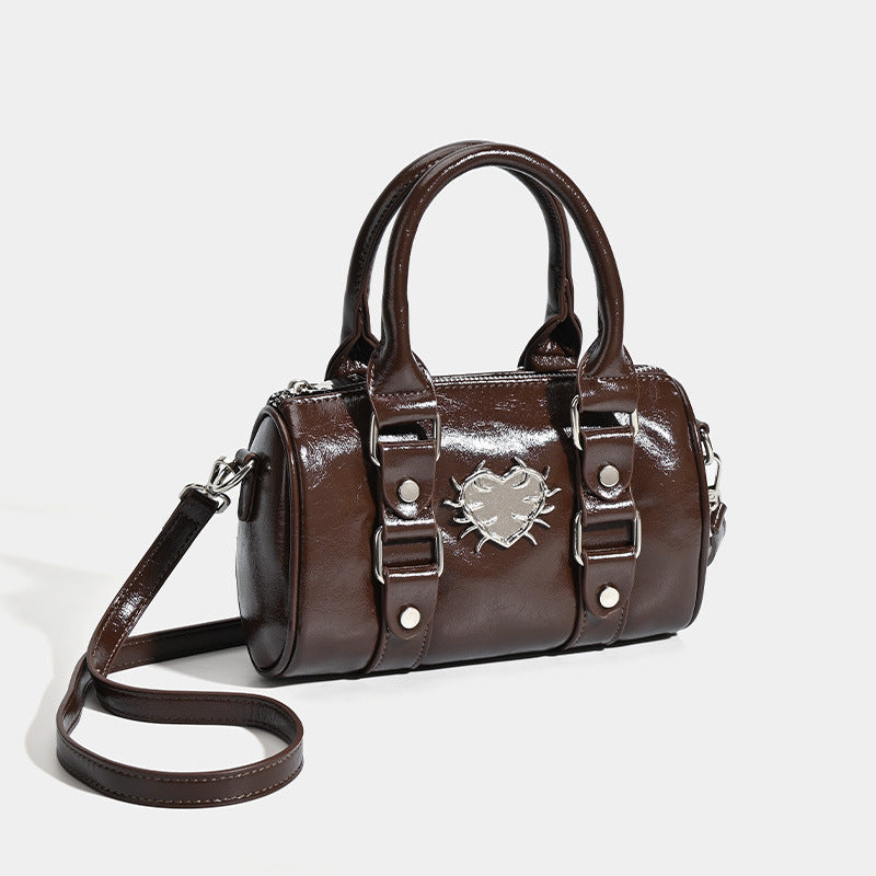 Damen Kunstleder Handtasche mit edler Herzapplikation Nord Taschen