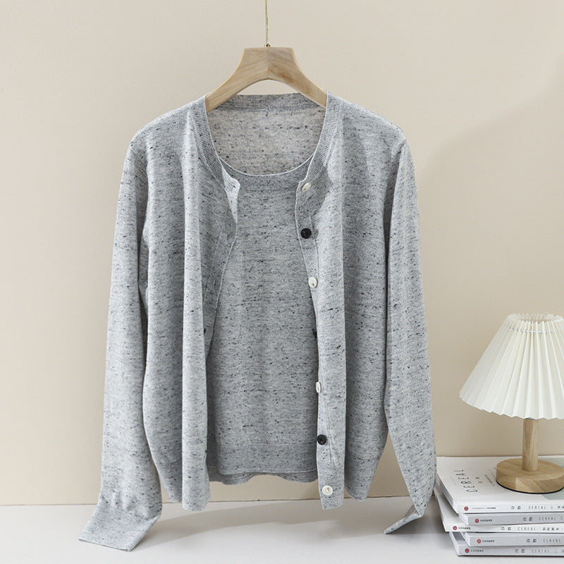 Damen Leichter gestrickter Kurzcardigan mit Rundhals, Mélange‑Struktur und kontrastierenden Knöpfen Nord Taschen
