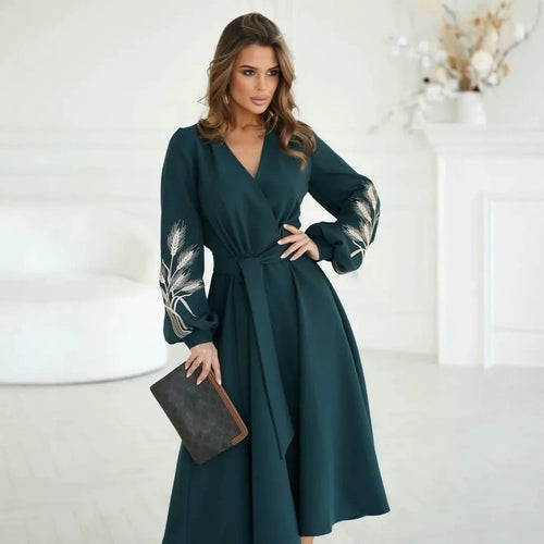 Damen Wickel-Midikleid mit Taillengürtel, hohem Beinschlitz und bestickten Ballonärmeln Nord Taschen