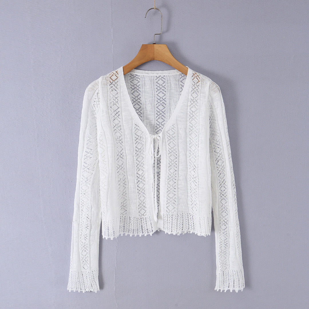 Damen Leichter gehäkelter Kurzcardigan mit V‑Ausschnitt, Bindeband und Ajourmuster Nord Taschen