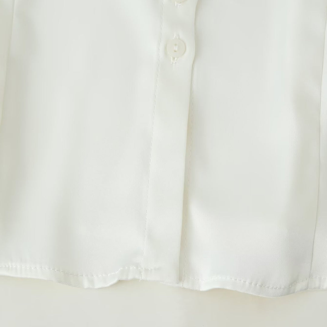 Damen Leichte Bluse aus fließendem Crêpe mit klassischem Hemdkragen, durchgehender Knopfleiste und taillierenden Abnähern Nord Taschen