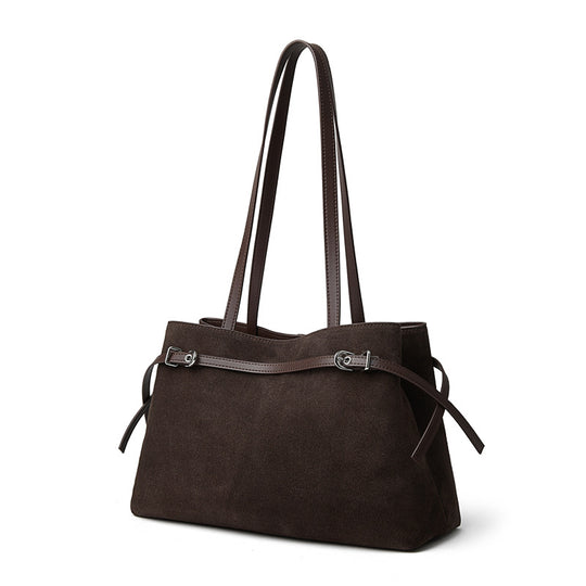 Damen Schultertasche aus hochwertigem Wildleder mit eleganten Akzenten Nord Taschen