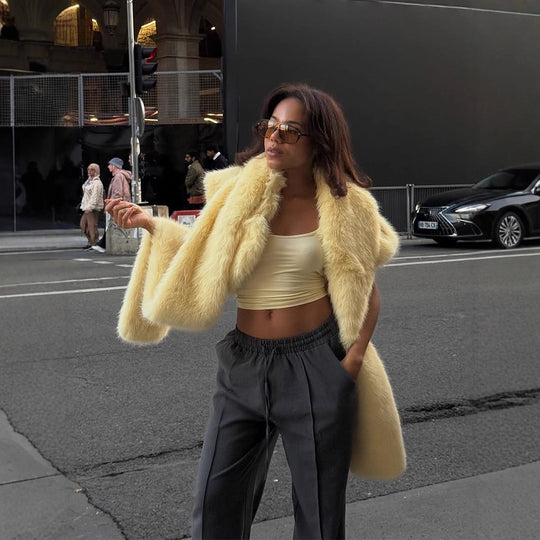 Damen Oversized Kunstfell-Mantel mit weitem Kragen und ausgestellten Ärmeln Nord Taschen