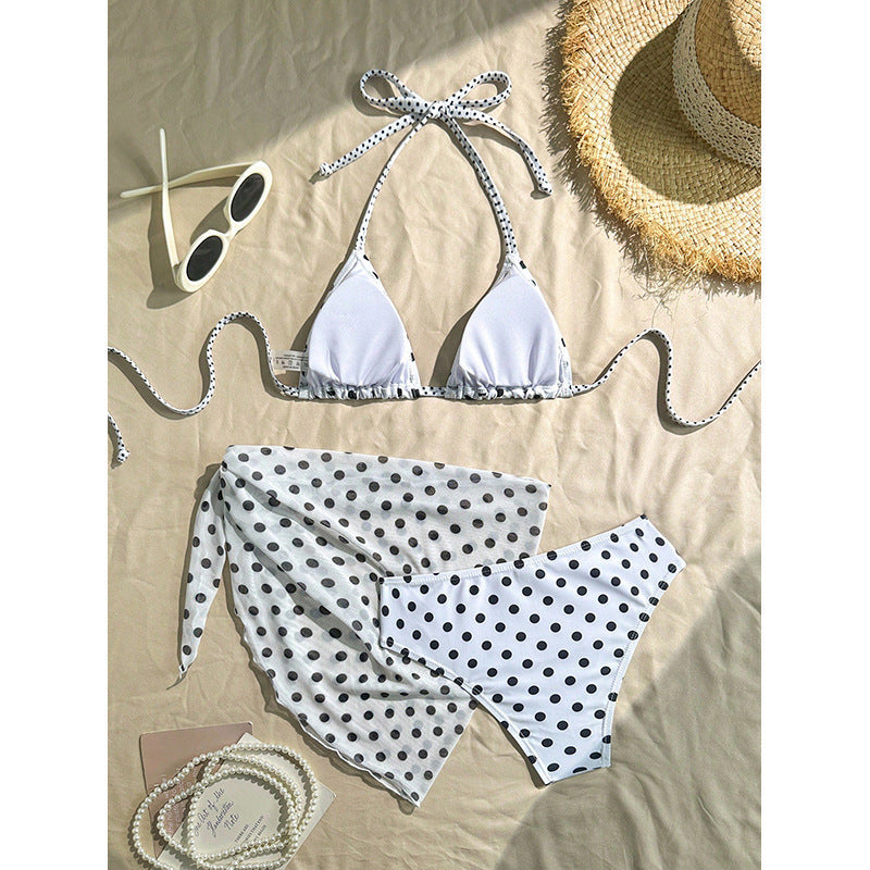 Damen Triangel-Bikini mit verspieltem Polka-Dots-Muster und ergänzt durch einen eleganten Wickelrock Nord Taschen