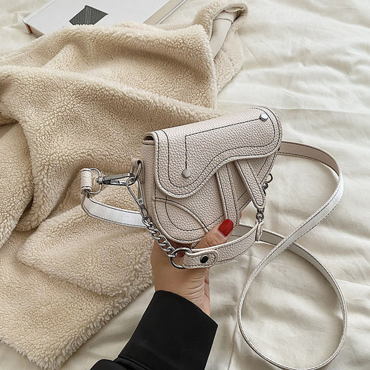 Damen Umhängetasche mit einzigartigem Kettendetail und innovativen Fächern Nord Taschen