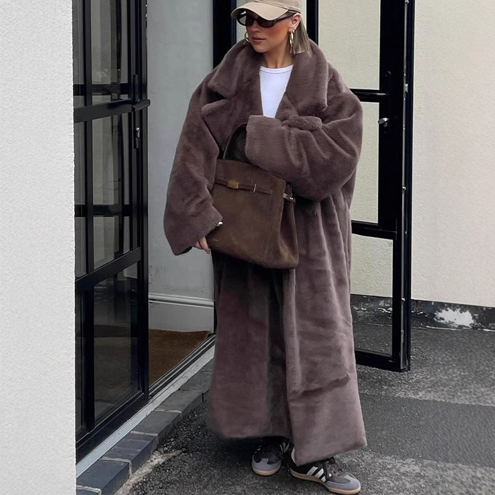 Damen Oversize Kunstfell-Maximantel mit weitem Revers Nord Taschen