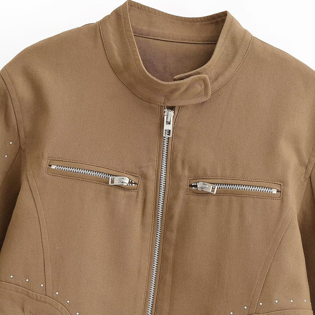 Damen Kurze Velours-Optik Jacke mit Stehkragen, Ziernähten, Nietenapplikation und Reißverschlusstaschen Nord Taschen