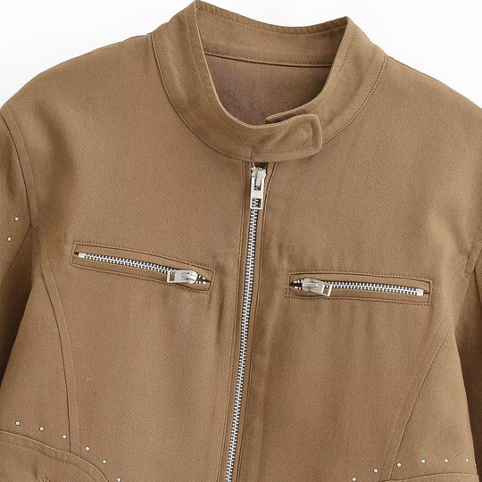 Damen Kurze Velours-Optik Jacke mit Stehkragen, Ziernähten, Nietenapplikation und Reißverschlusstaschen Nord Taschen