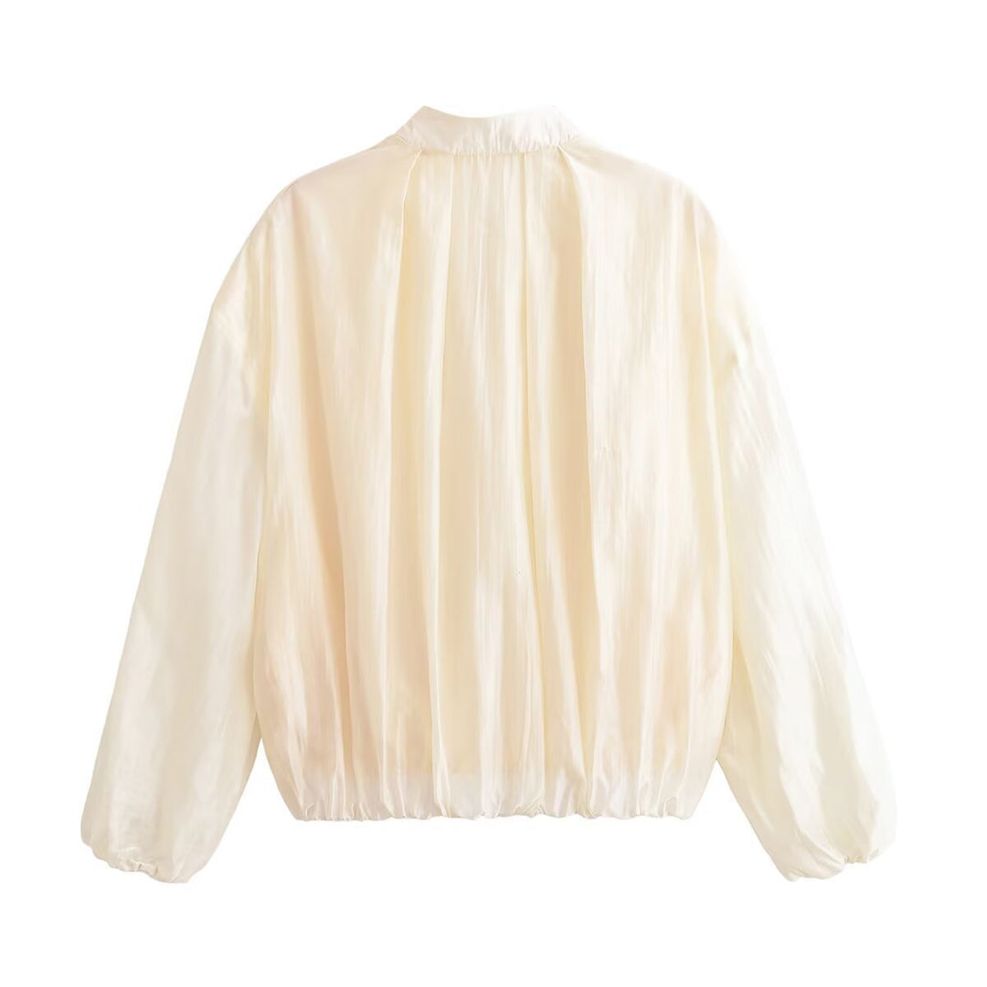 Damen Leichte transparente Cropped Bomberjacke aus seidig glänzendem Material mit Reißverschluss Nord Taschen