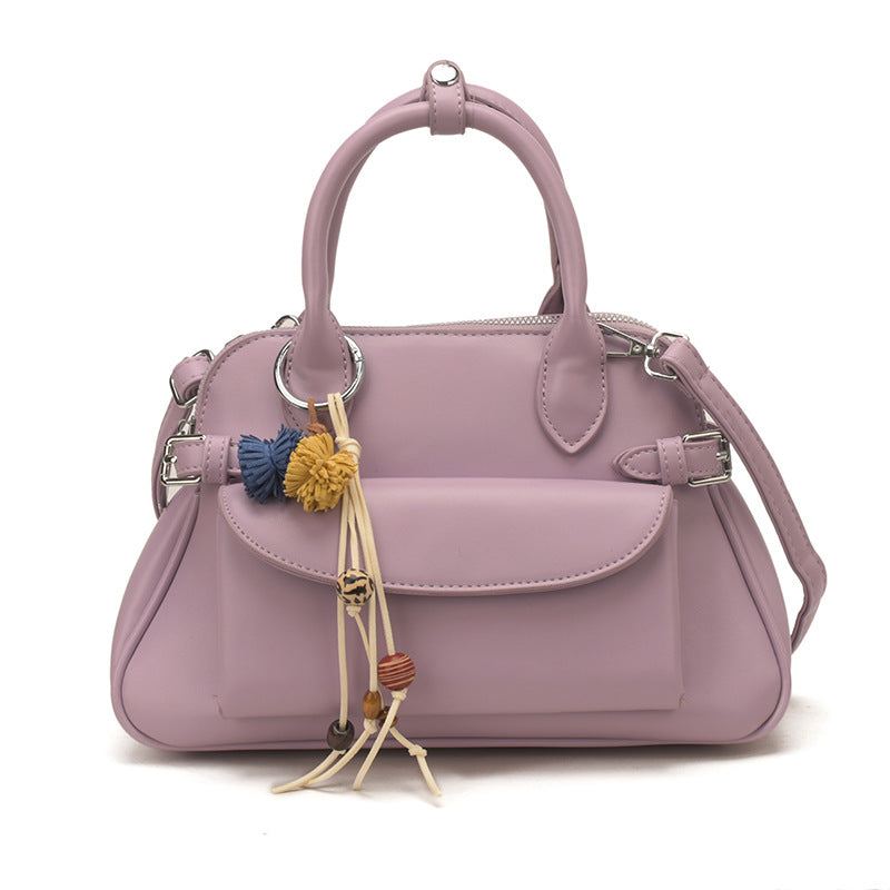 Damen Handtasche mit elegantem Faltendesign und bunten Anhängern Nord Taschen