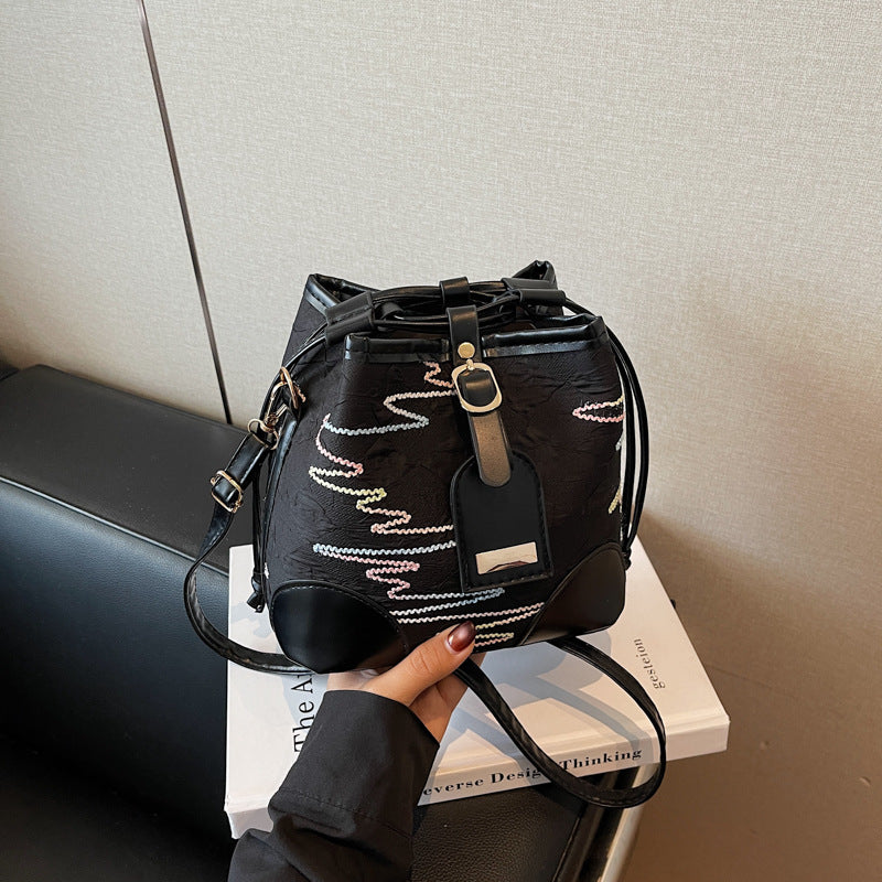 Damen Beuteltasche mit grafischem Muster Nord Taschen