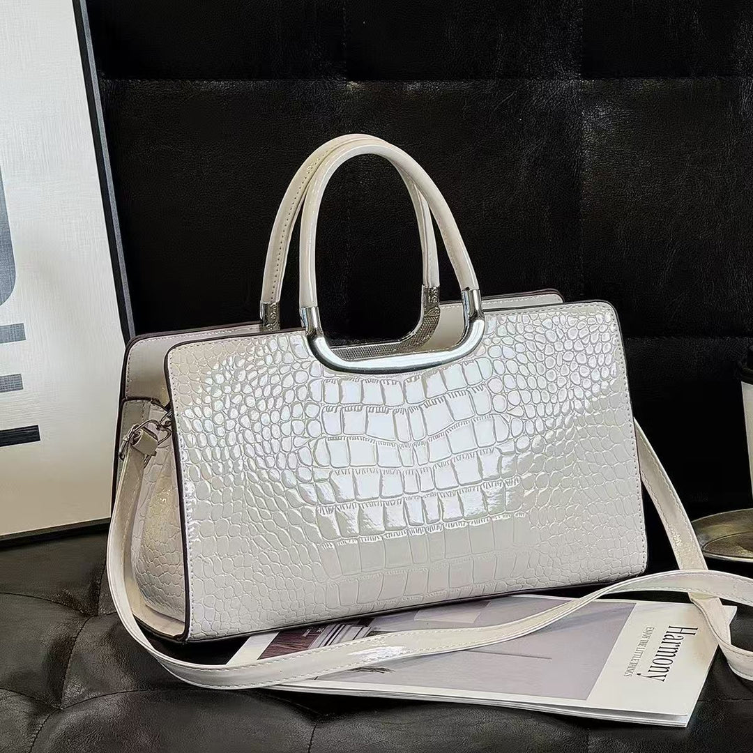Damen Handtasche im trendigen Krokodil-Look von Nord Taschen