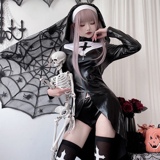 Damen Gothic Nonnenkostüm mit ausdrucksstarkem Design und transparentem Überrock Nord Taschen