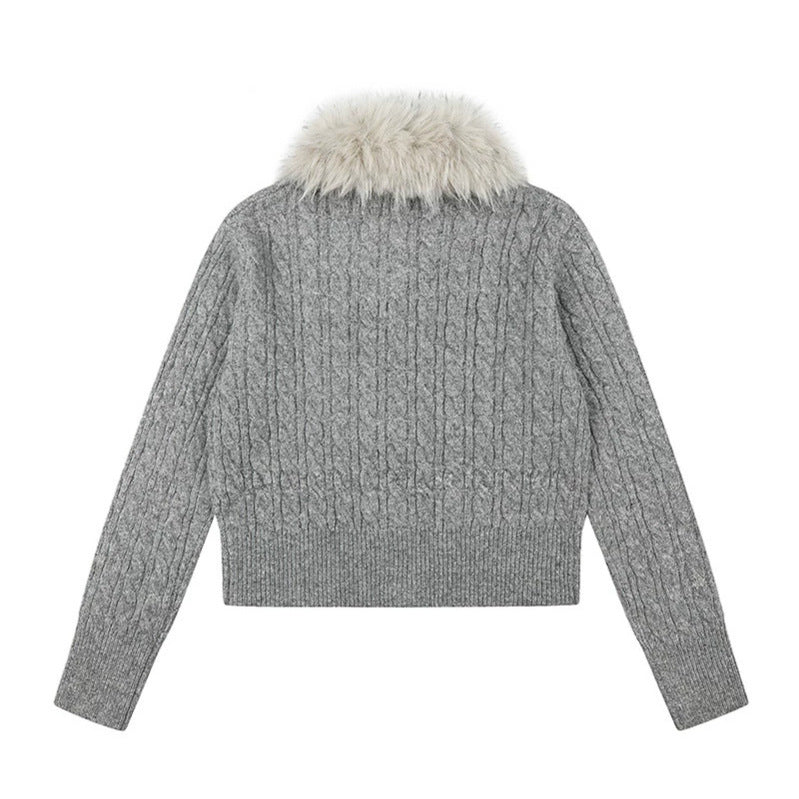 Damen Kurze Zopfmuster-Strickjacke mit abnehmbarem Kunstpelzkragen und Knebelknopfverschluss Nord Taschen
