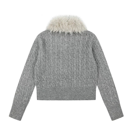 Damen Kurze Zopfmuster-Strickjacke mit abnehmbarem Kunstpelzkragen und Knebelknopfverschluss Nord Taschen