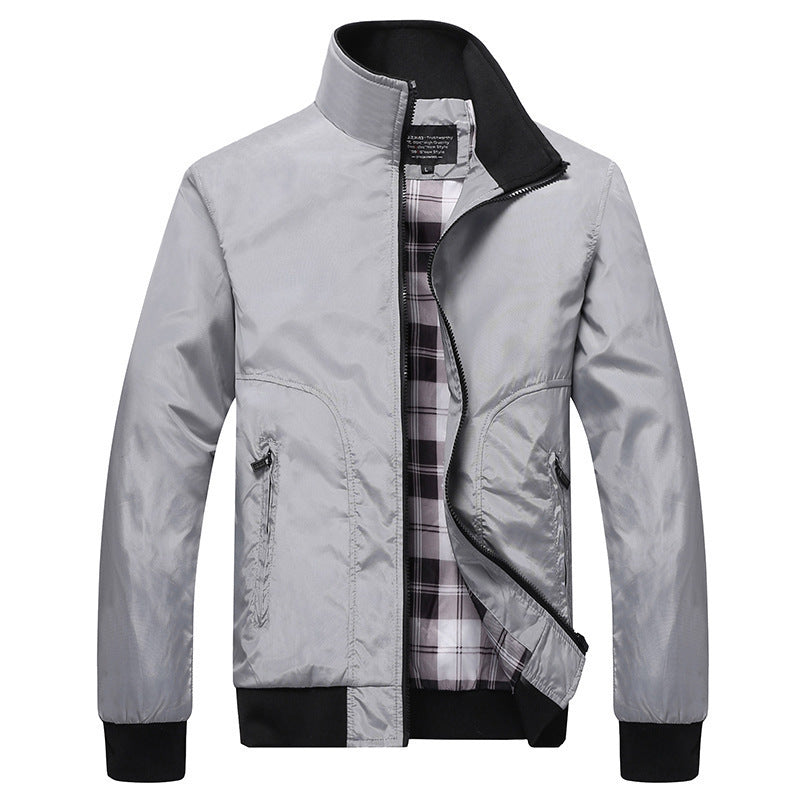 Herren leichter Nylon-Bomber mit kariertem Innenfutter, hohem Stehkragen und Reißverschlusstaschen Nord Taschen