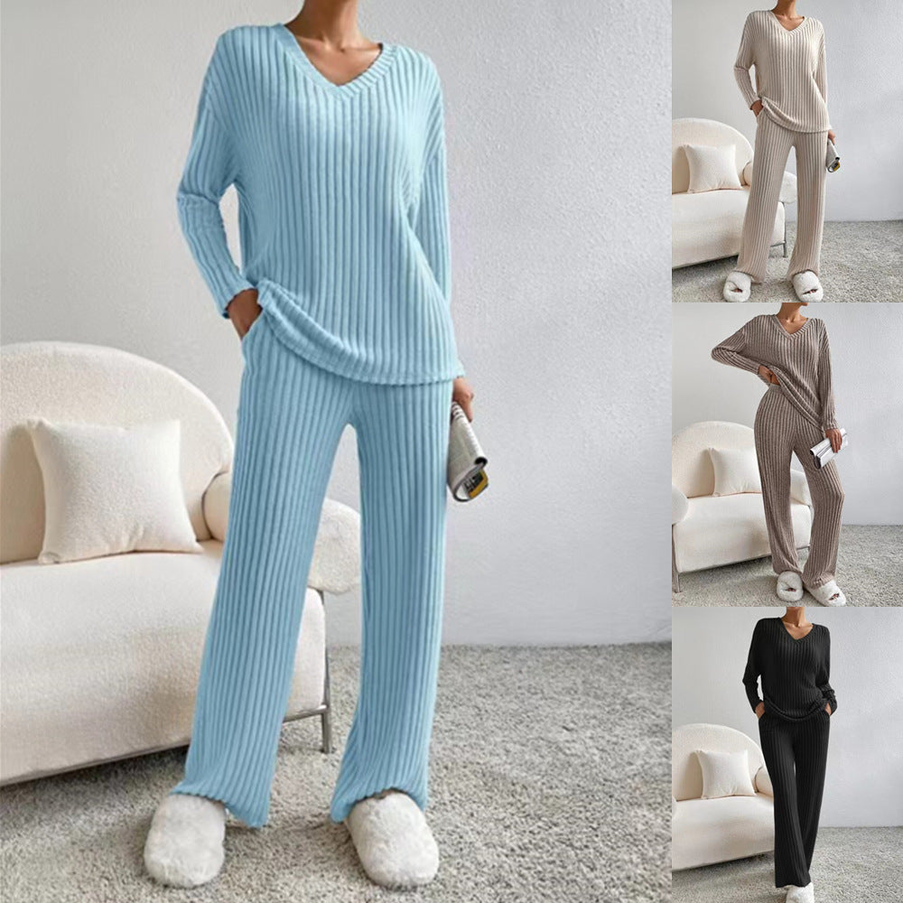 Damen Geripptes Relax-Set aus Feinstrick mit V-Ausschnitt und weiter Komforthose Nord Taschen