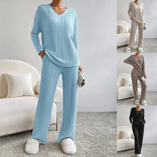 Damen Geripptes Relax-Set aus Feinstrick mit V-Ausschnitt und weiter Komforthose Nord Taschen