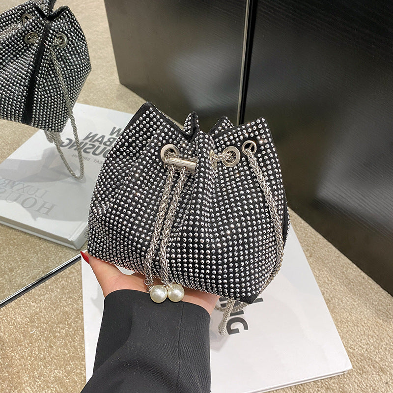 Damen Glamouröse Beuteltasche mit Perlenschmuck Nord Taschen