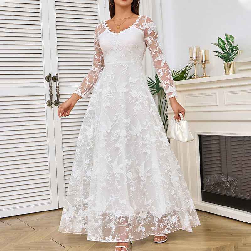 Elegantes Damen Hochzeitskleid mit Spitzenverarbeitung & voluminösem Rock für Hochzeit | Nord Taschen