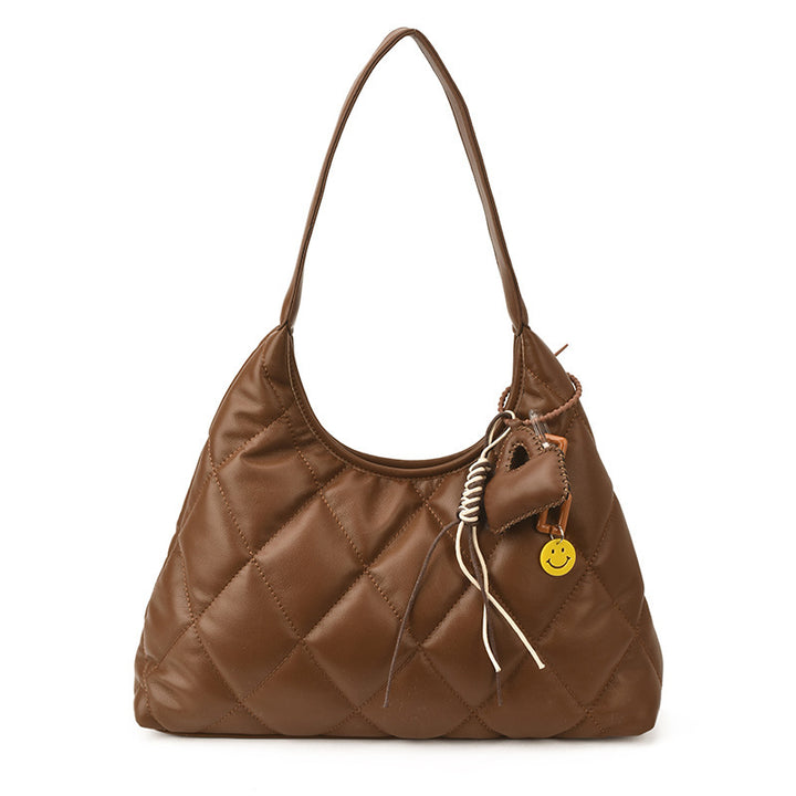 Damen Hobo-Tasche mit eleganter Steppung und charmantem Anhänger Nord Taschen