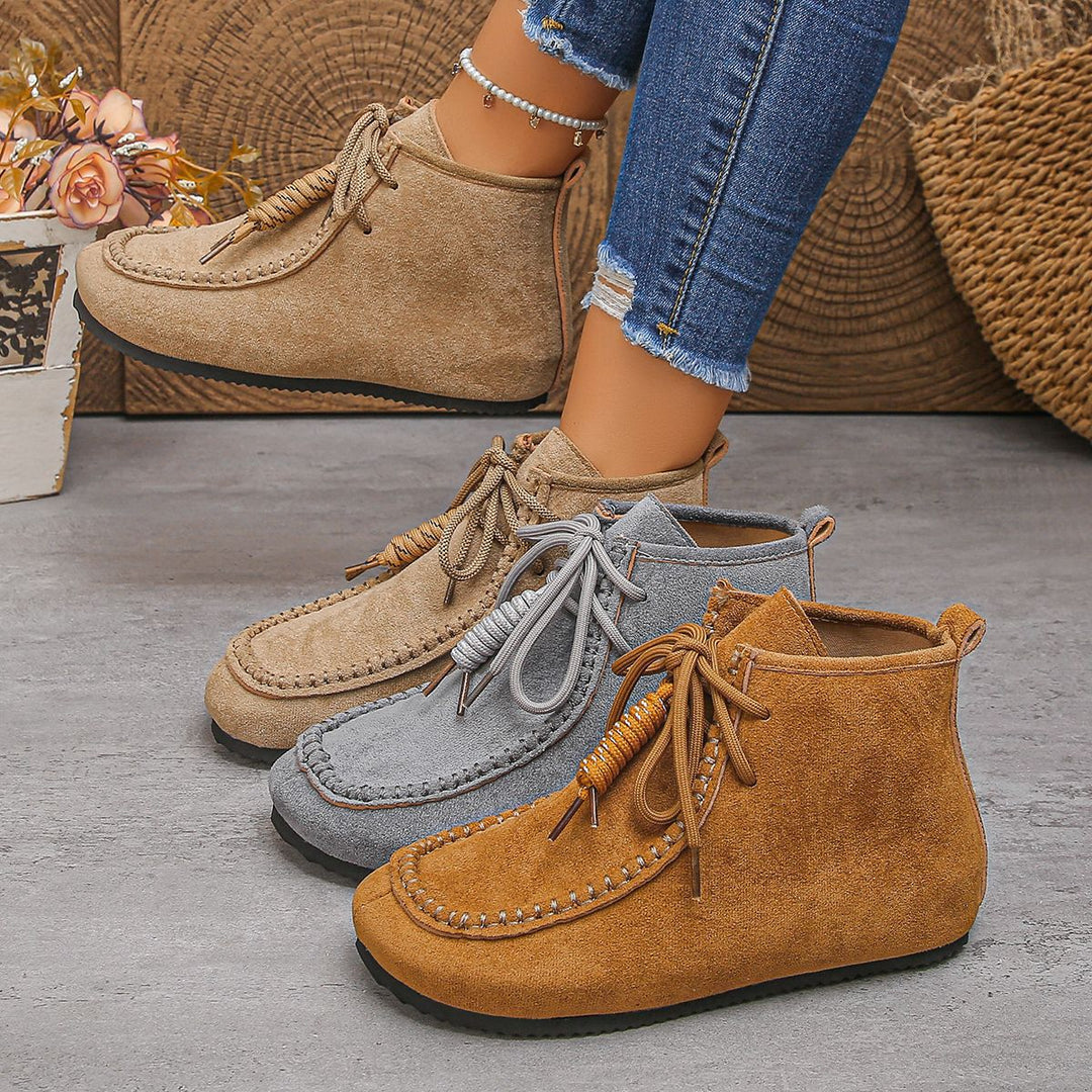 Damen Velours‑Mokassin‑Stiefelette mit handgenähter Ziernaht und Quasten‑Schnürung Nord Taschen