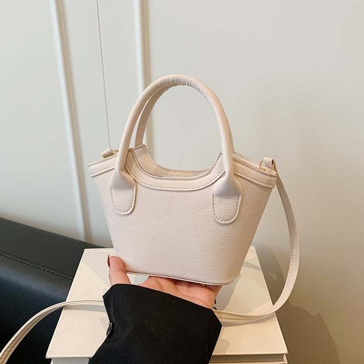 Damen praktische Umhängetasche im minimalistischen Design Nord Taschen