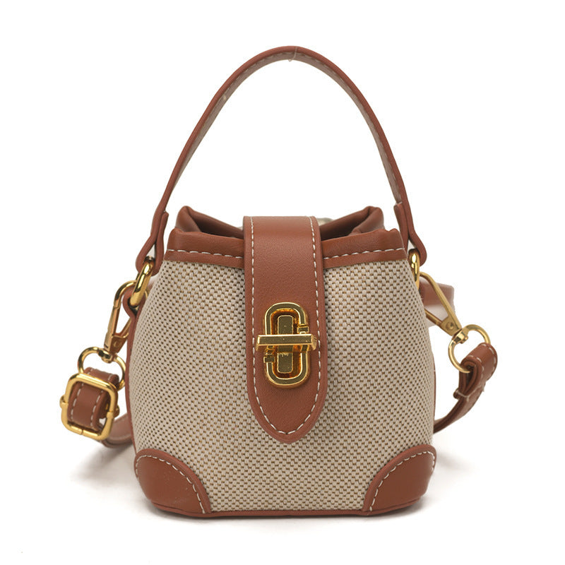 Damen Beuteltasche mit eleganter Struktur und goldenen Akzenten Nord Taschen
