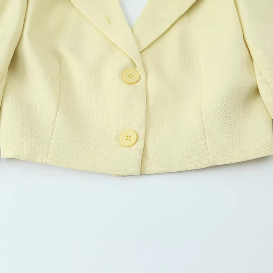 Damen Kurzer Bouclé‑Tweed‑Blazer mit Reverskragen und Zweiknopfverschluss Nord Taschen