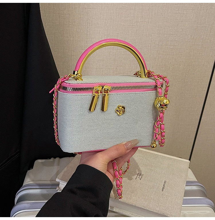 Damen Designer Handtasche mit exklusiven Kettenakzenten Nord Taschen