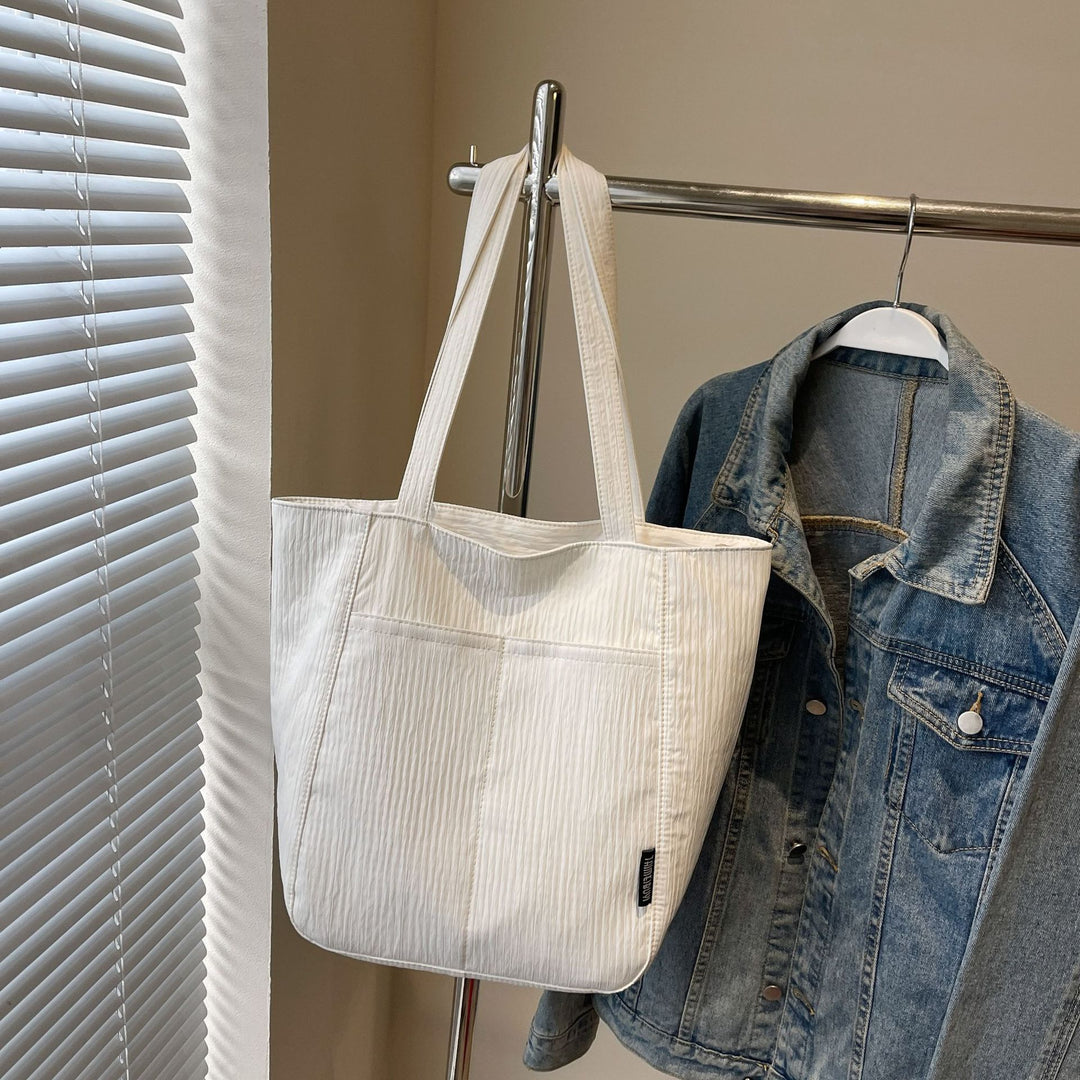 Damen Tragetasche mit strukturiertem Design und vielseitigen Einsatzmöglichkeiten Nord Taschen