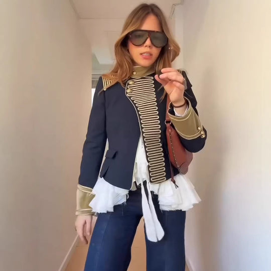 Damen Militärisch inspirierte Kurzjacke mit goldener Gallonborte und Stehkragen Nord Taschen