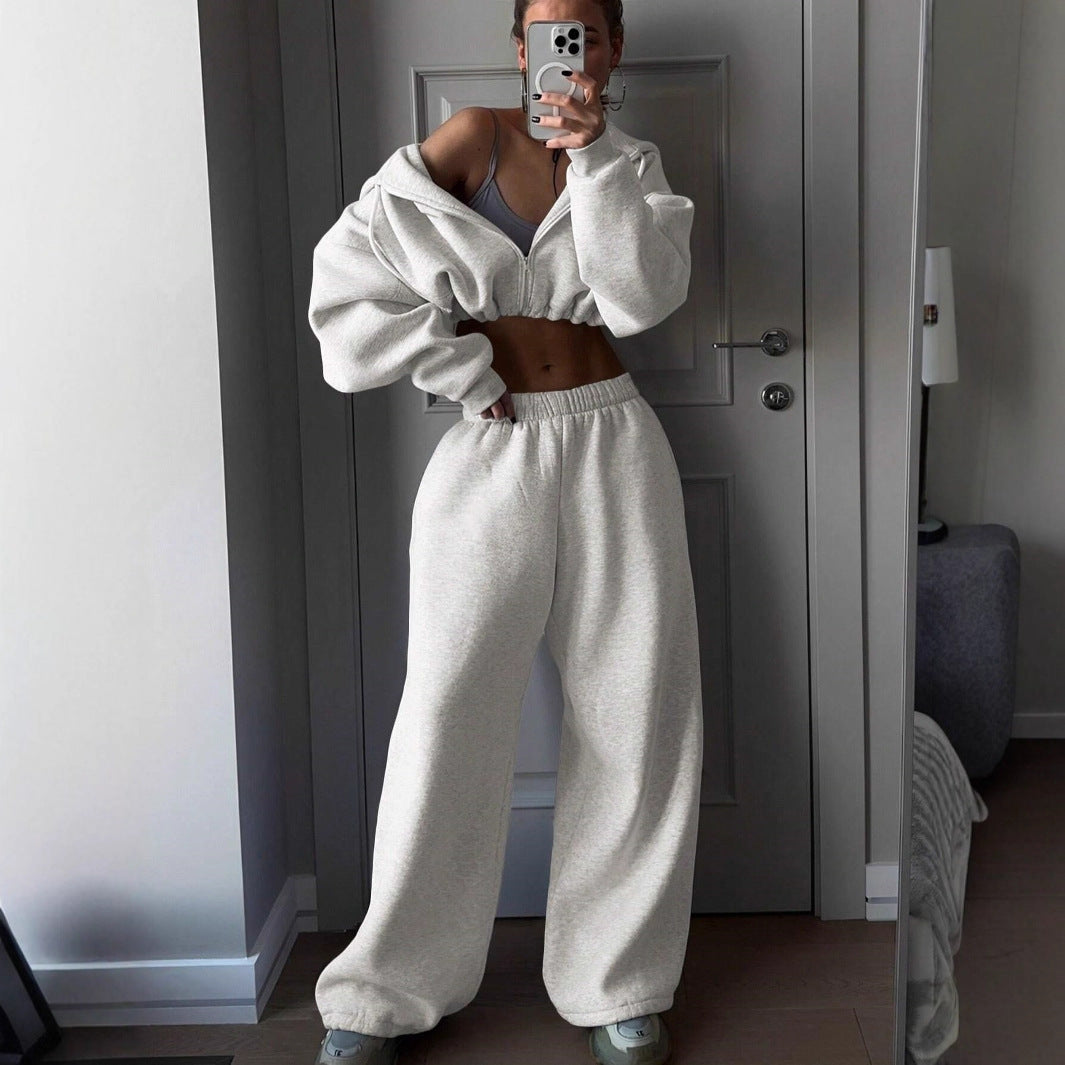 Damen athletisches Cropped-Zip-Hoodie und weite High-Waist Lounge-Jogginghose Nord Taschen