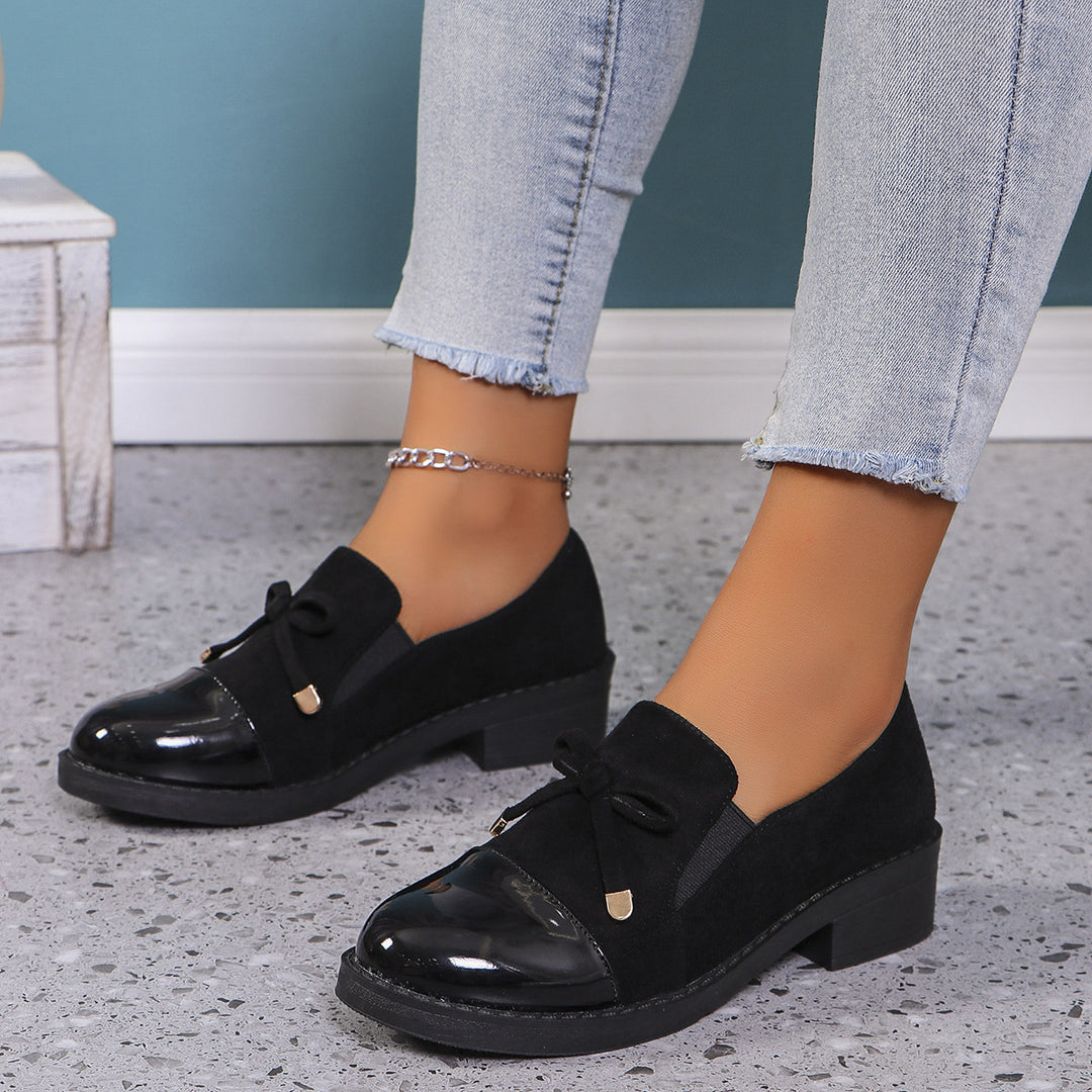 Damen  elegante Slipper-Loafer mit Lackkappe, Veloursimitat-Obermaterial, elastischem Einstieg und dekorativer Schleifenapplikation Nord Taschen