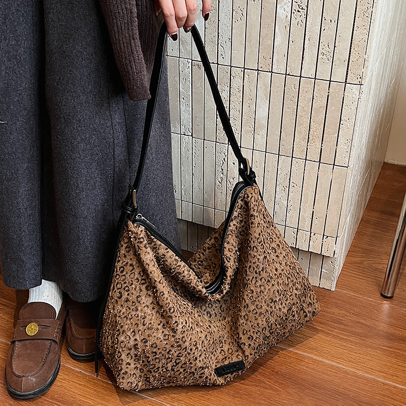 Damen modische Schultertasche im modernen Leoprint Nord Taschen