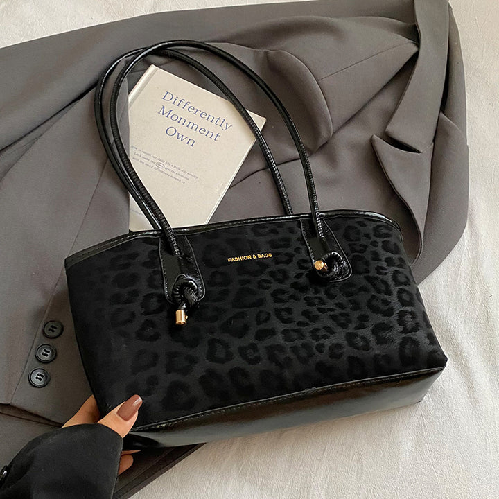 Damen Handtasche mit elegantem Leo-Design und praktischem Innenfach Nord Taschen